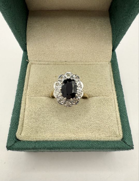 Złoty pierścionek z szafirem 2,00ct i diamentami 0,15ct