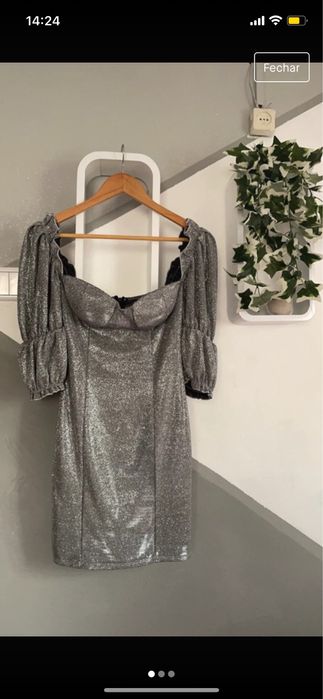 Vestido prateado brilhante