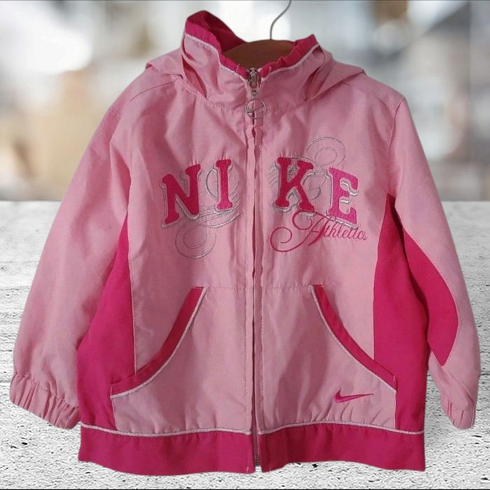 Wiosenna kurteczka dla  dziewczynki Nike .