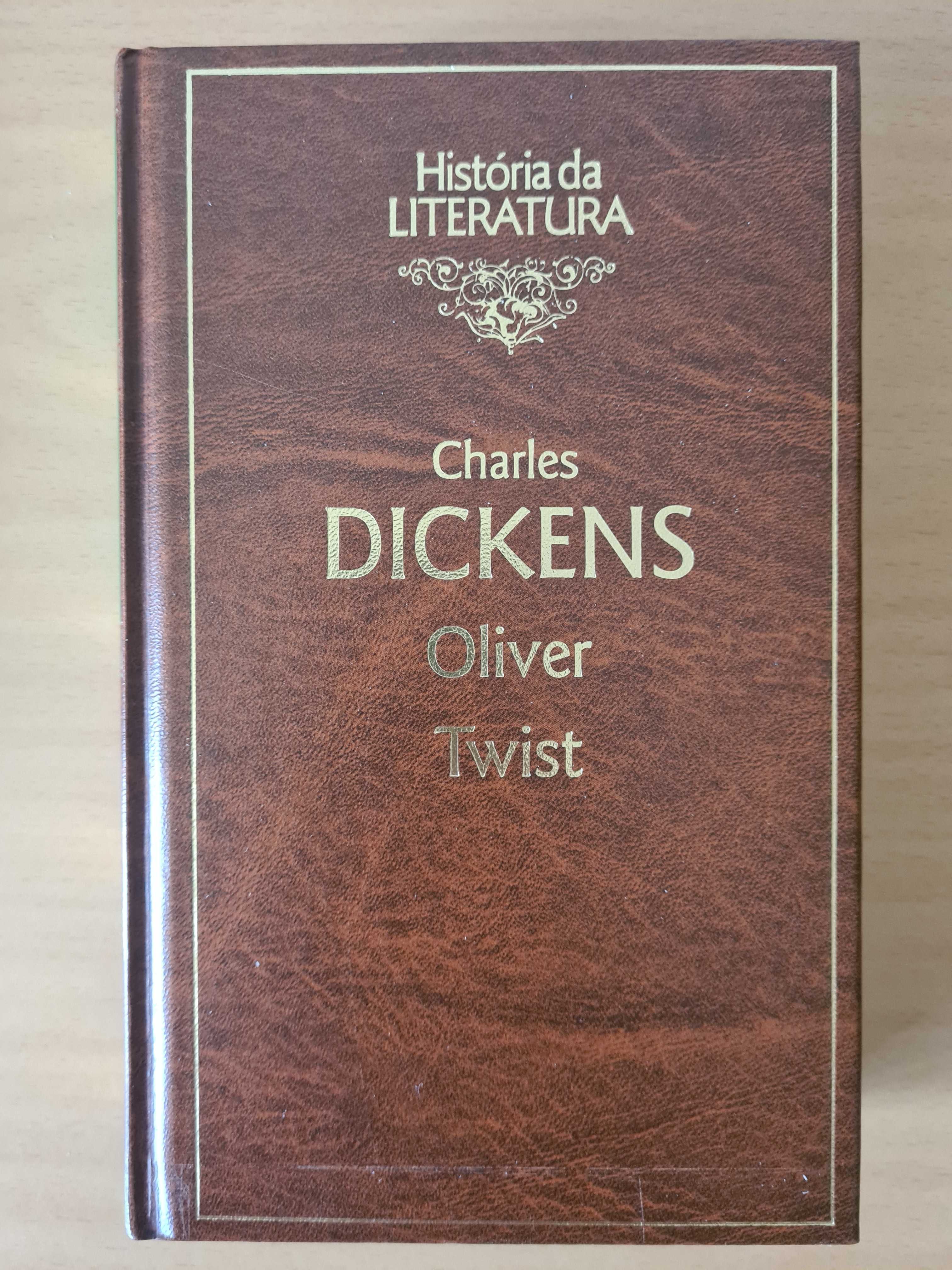 Livro "Oliver Twist" de Charles Dickens