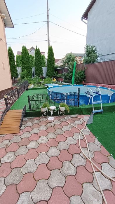 Оренда будинку з басейном на Роші