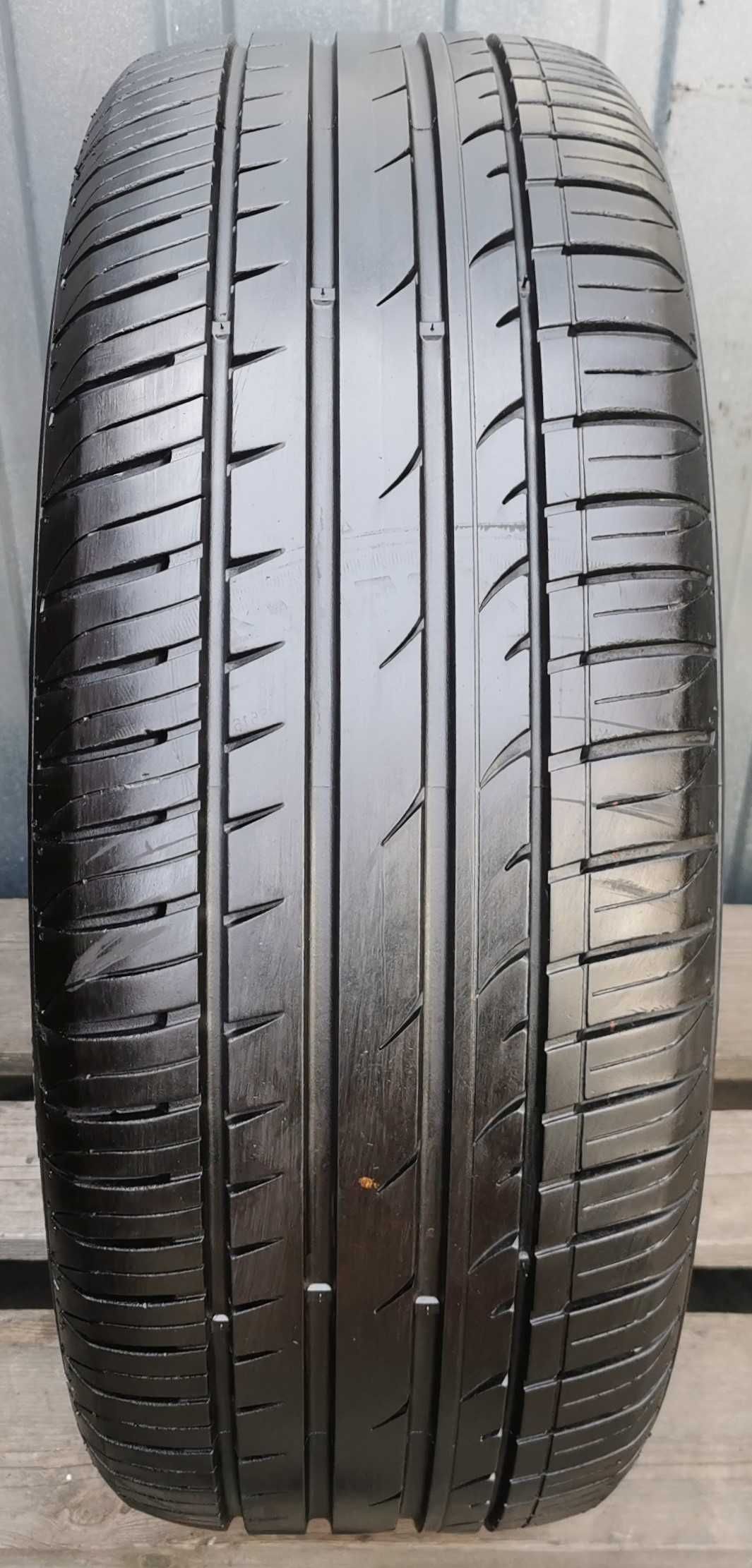 AZ-030) Opona - 225/55/17 - Hankook - 6.5mm- 1x2020 - Letnia