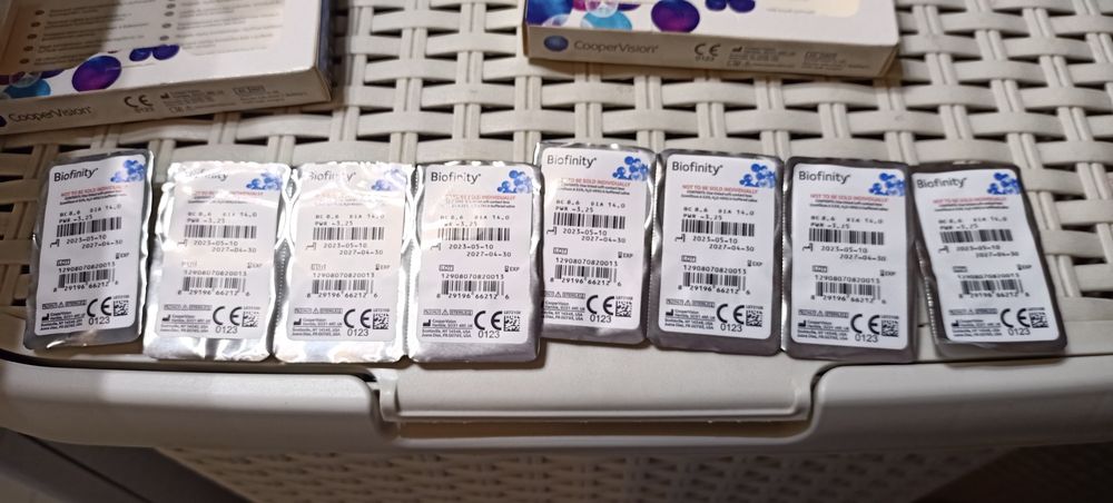 8 soczewek Biofinity