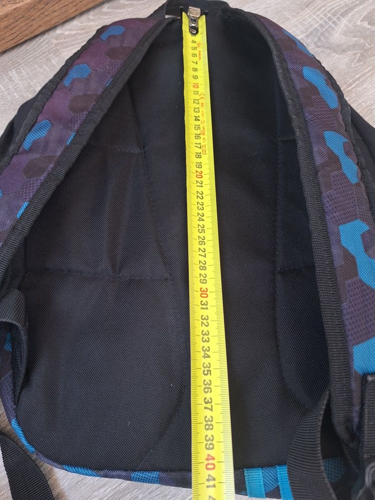 Mochila Adidas, tamanho médio