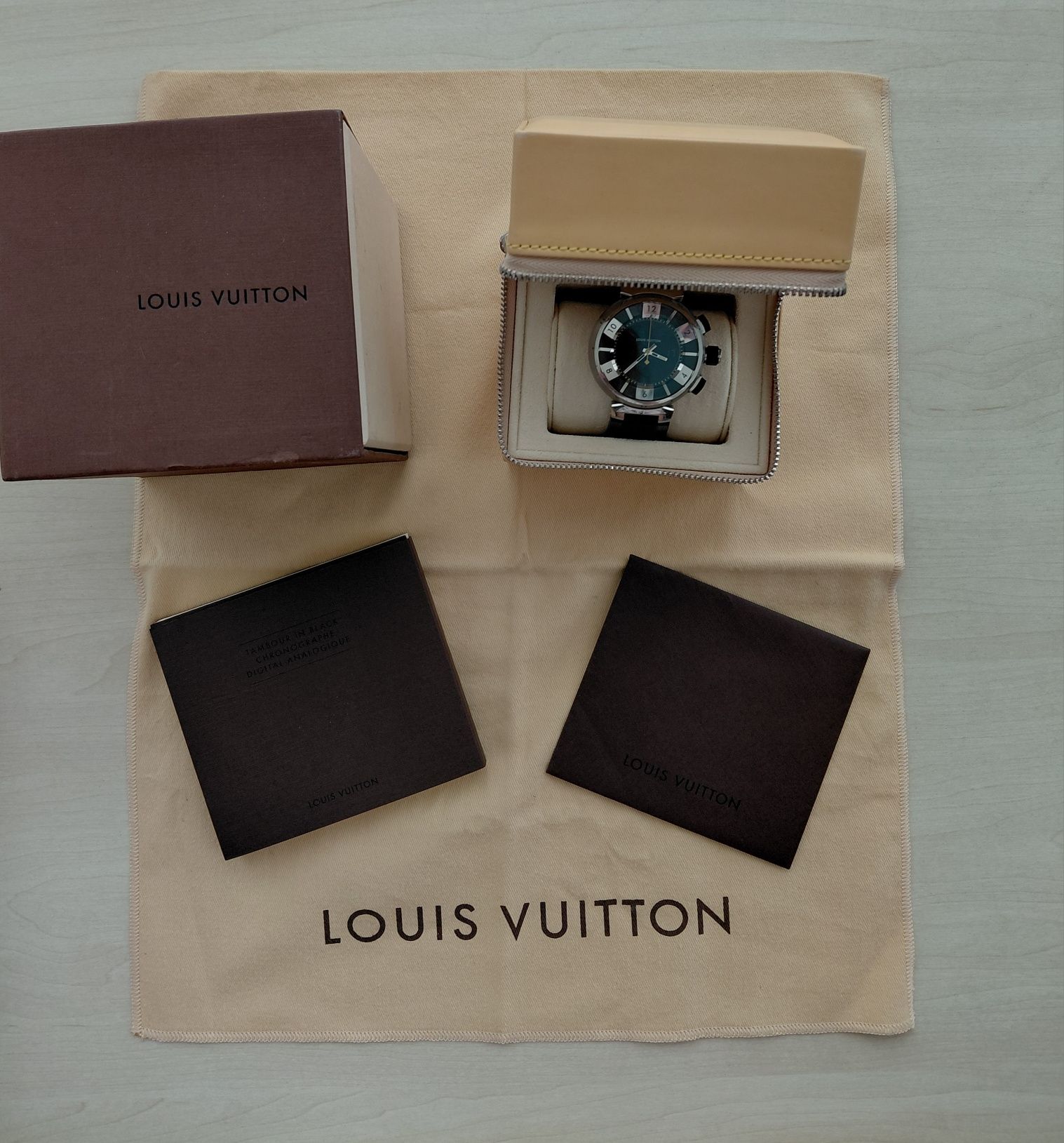 Оригинальные часы Louis Vuitton