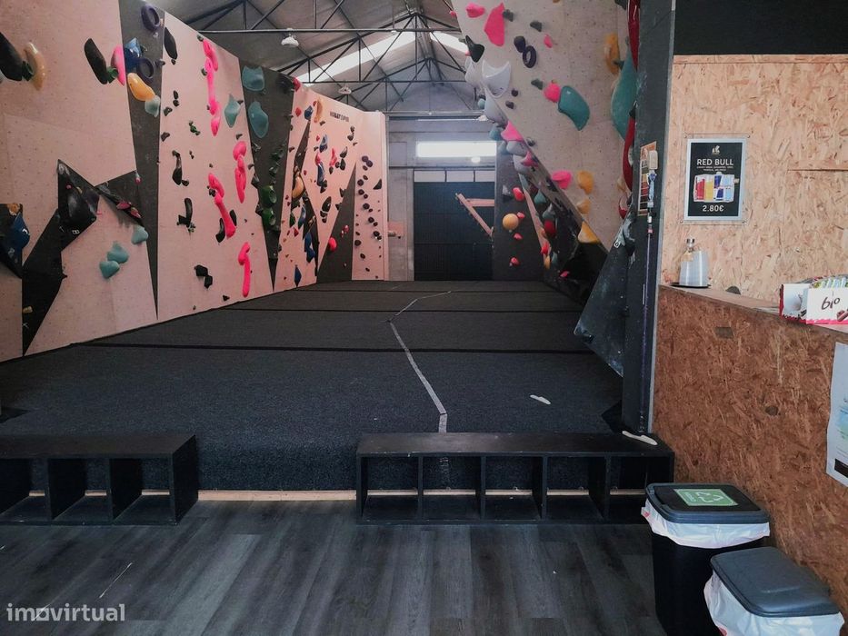 Armazém para Arrendamento na Adémia – 360 m² | 2.000€/mês