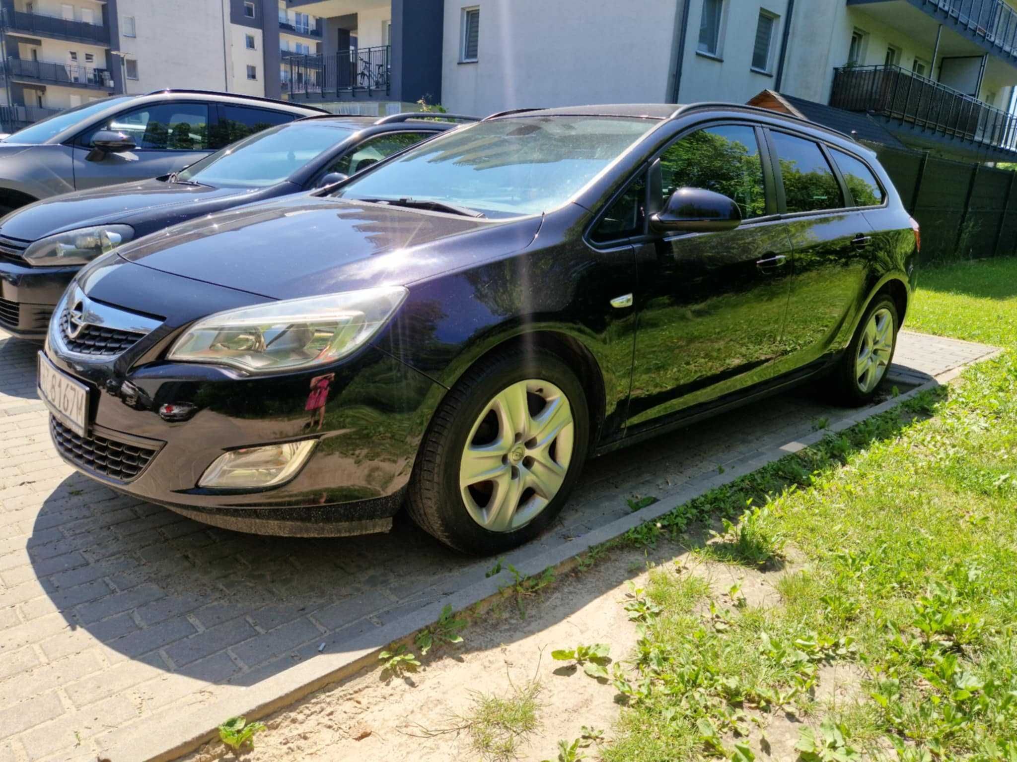 Opel Astra J Sport Tourer 2.0 CDTI 160KM – 2011r.