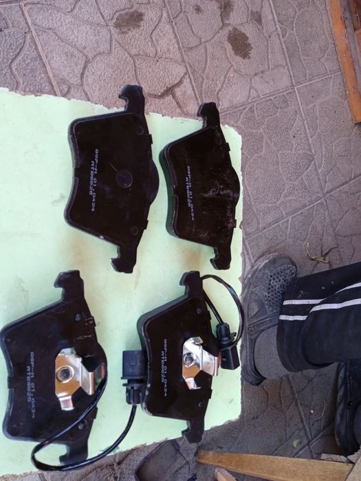 Колодки передні аудіо на А 5 з дачиками 800 гнр