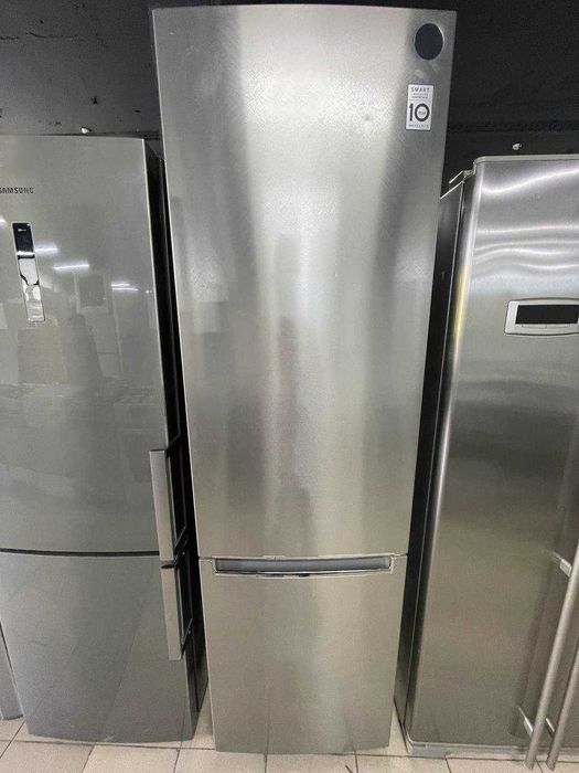 Продам б/у двокамерний холодильник  Beko RCSA366K30XB NoFrost б/в