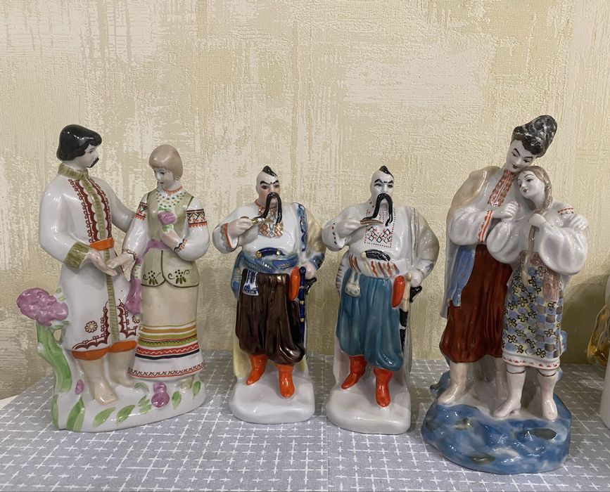 Продам порцелянові статуетки