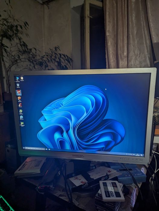 Игровой HP WorkstationZ230: Xeon E3-1280v3, 16 DDR3 , RX 480-8gb,128