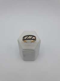Złoty pierścionek z czarnymi cyrkoniami P: 585 / G: 2,96