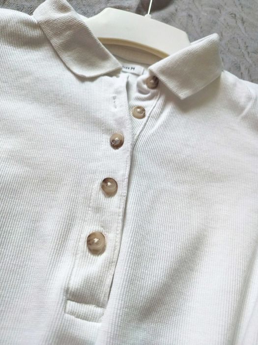 M - Biała Sukienka Polo Prążek Krótki Rękaw Kołnierzyk Przylegająca