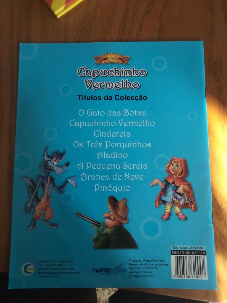 Livro "Capuchinho Vermelho"