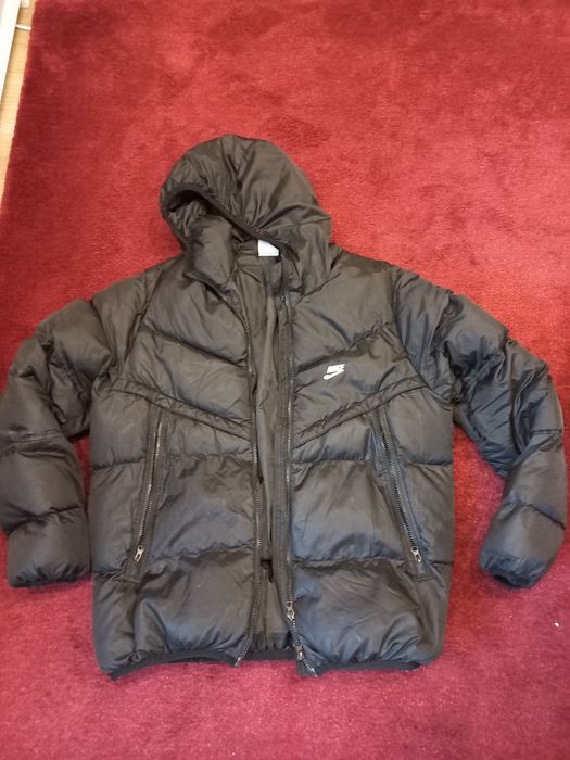 Продам чоловічу зимову куртку чорного кольору Nike