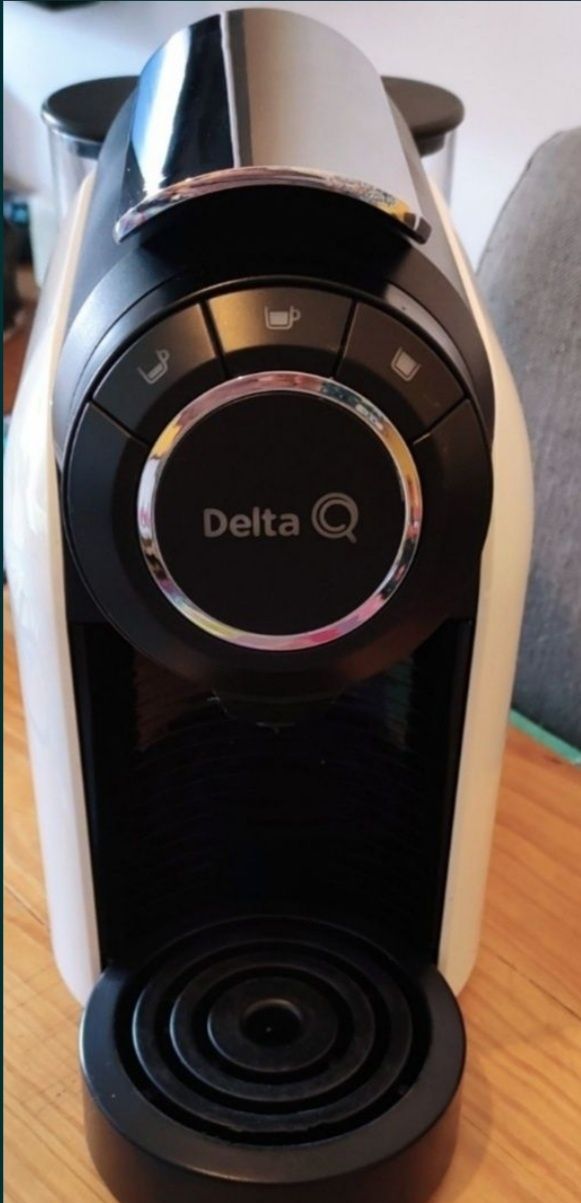 Máquina de café Delta Q está como nova e toda completa