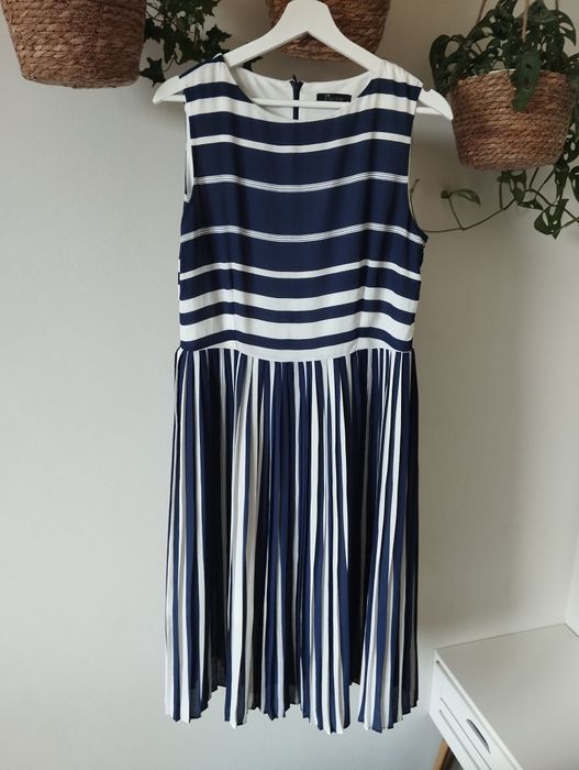 Sukienka koktajlowa, plisowana, granatowa, zwiewna, komunia