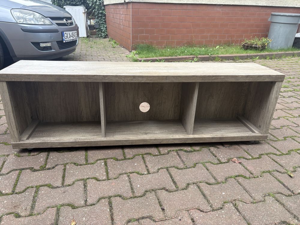 Komoda w kolorze ciemnego drewna