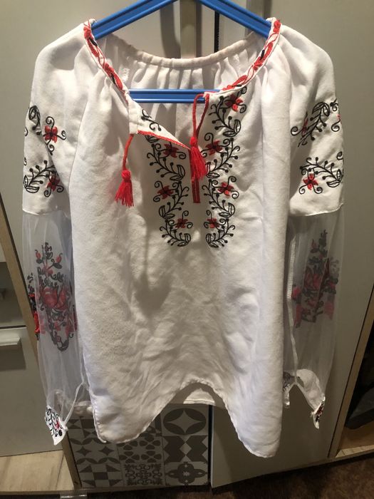 Вишиванка з фатіновими рукавами