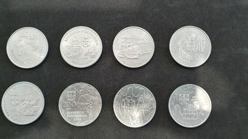 Conjunto de 8 moedas de coleção - escudos