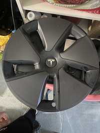 Vendo 4 tampoes TESLA originais