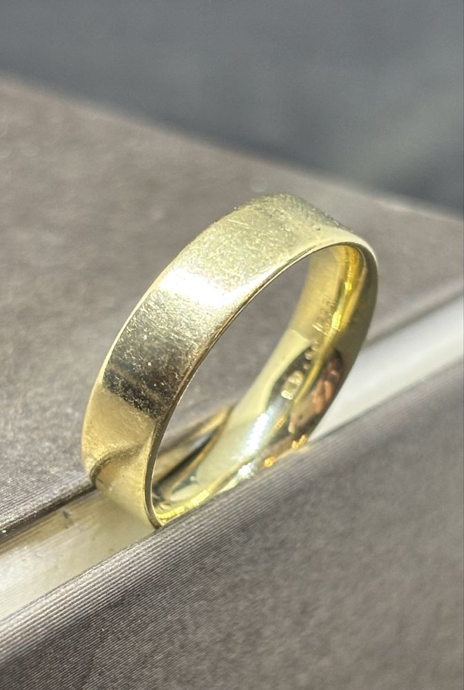Złota obrączka frezowana 585