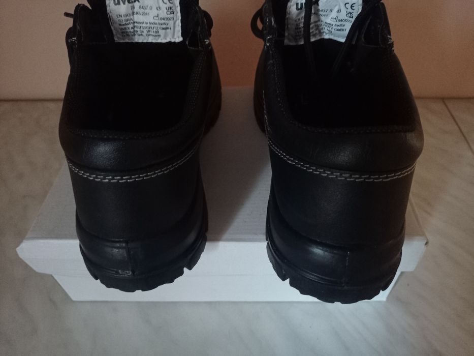 Buty robocze Uvex S2 obuwie ochronne 43