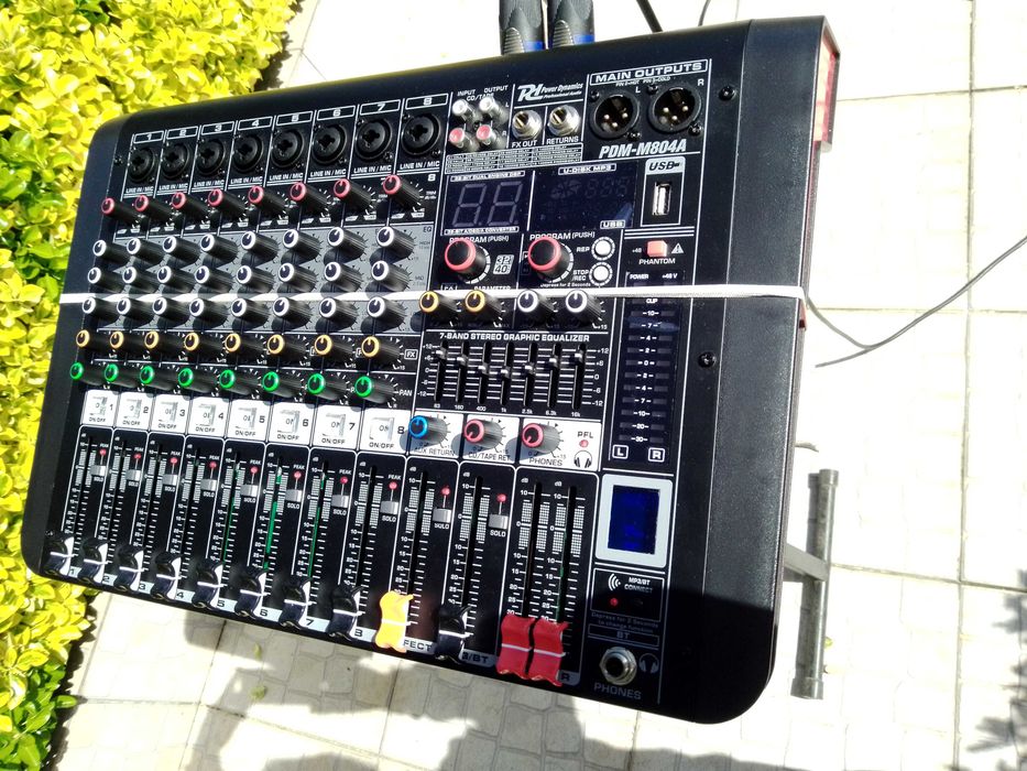 pa bose completo, com uma mesa amplificada e + 2 colunas excelente som