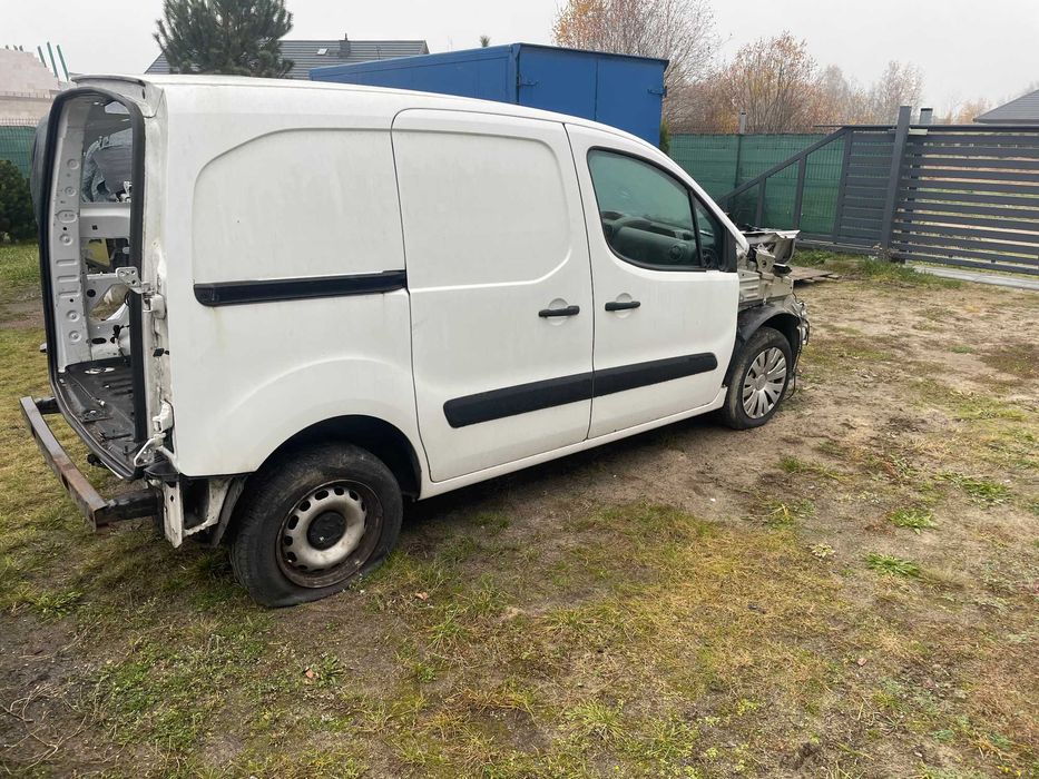 Tylny prawy błotnik Berlingo Partner III