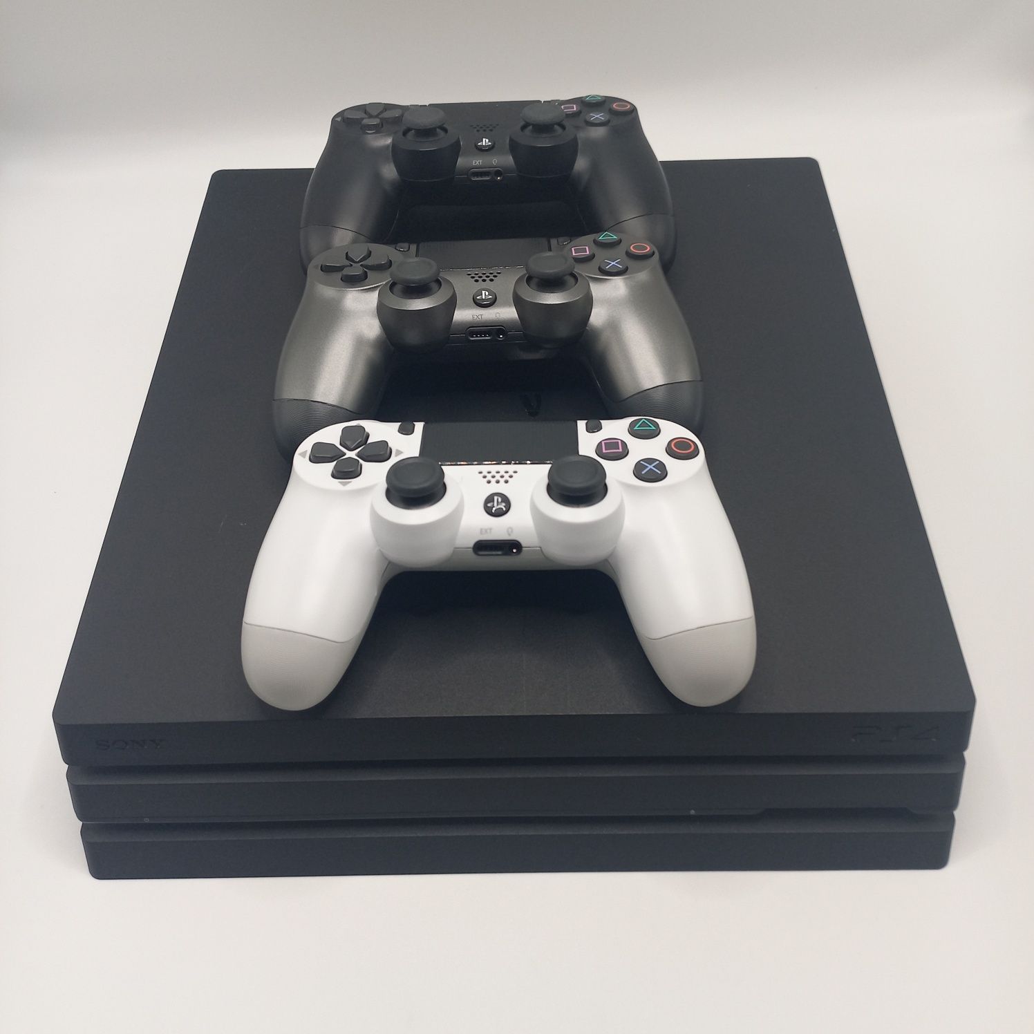PS4 PRO 1TB em excelente estado