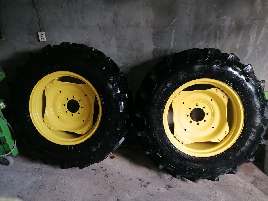 opony z felgami John Deere 380/85 R28 sprzedam przyczepkę