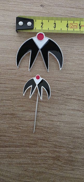 MODA POLSKA kultowa broszka plus przypinka i  reklamówka