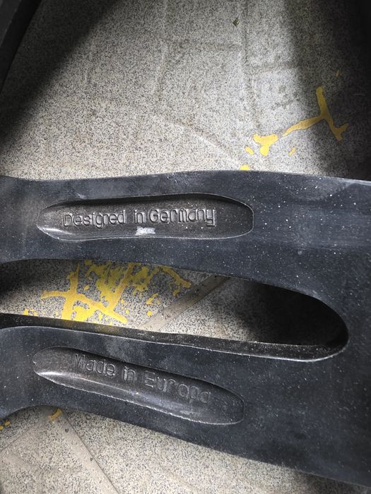 Комплект дисків для Audi R19
Ет25
8J