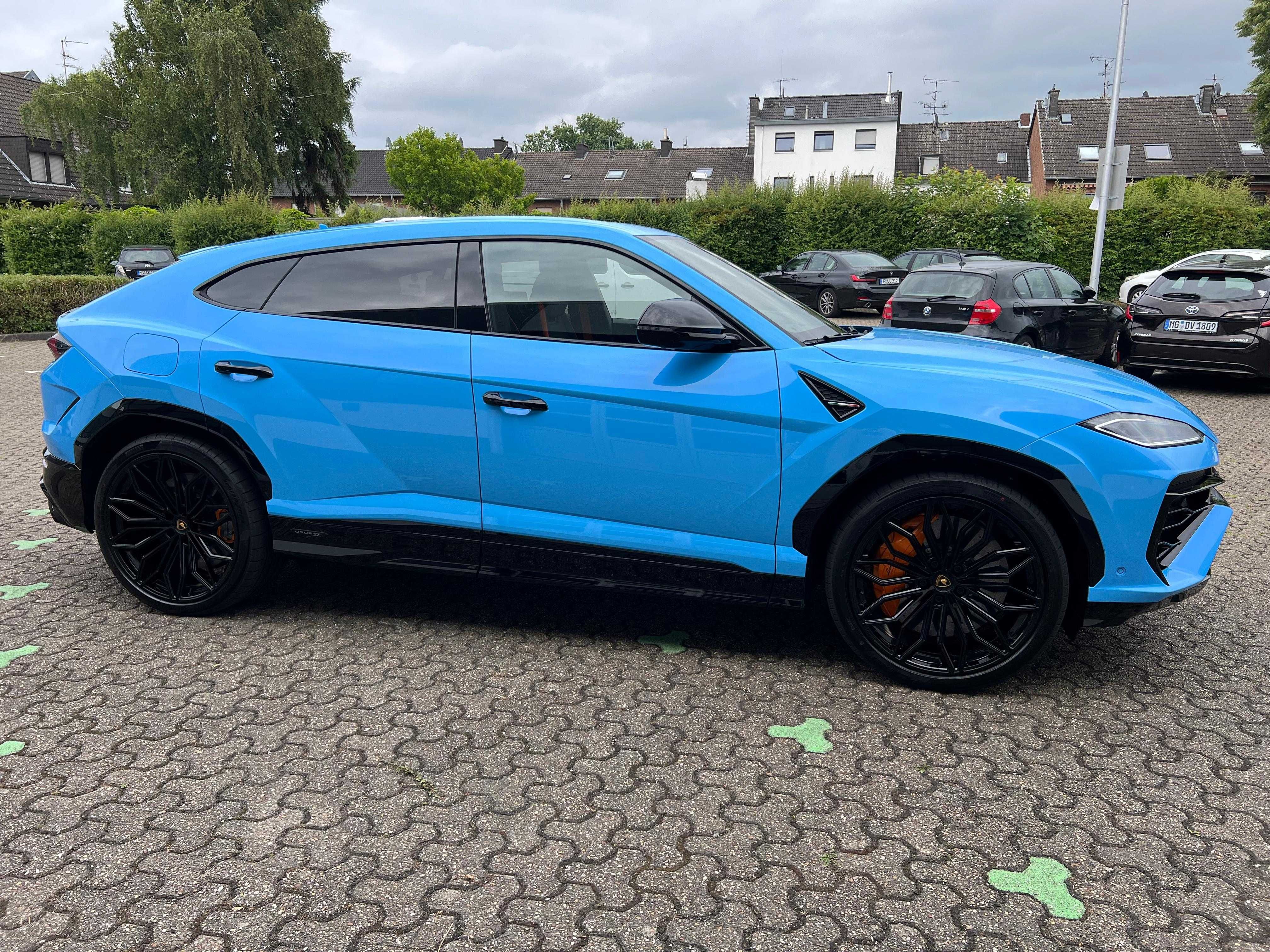 Lamborghini URUS SE 2025