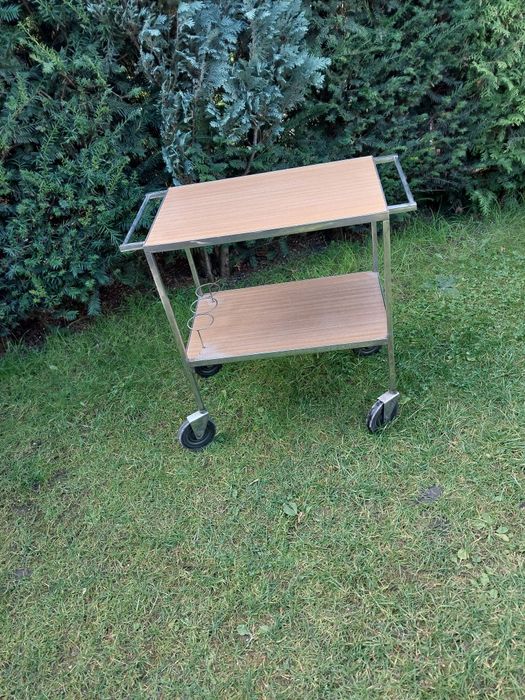 Sprzedam stolik na kółkach