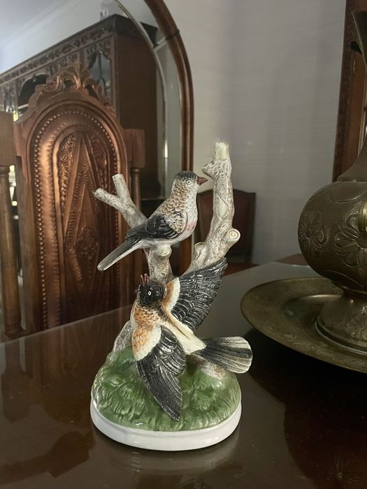 Estátua Decorativa de 2 Pássaros em Ramo