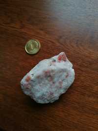turmalin różowy rubelit bryłka kamienie minerały astrologia magia