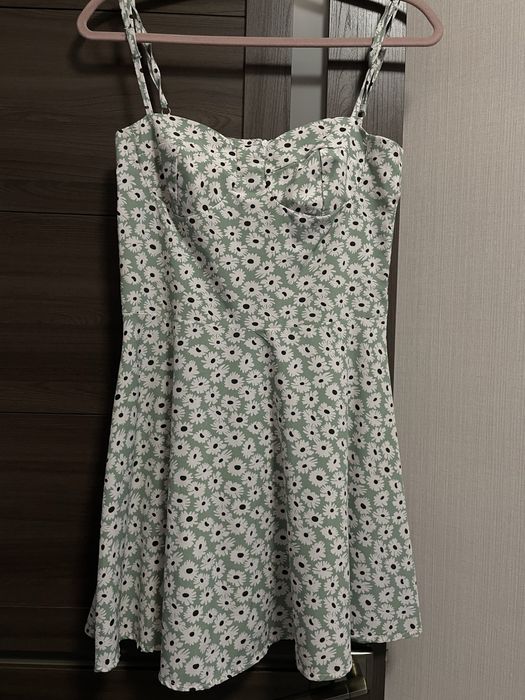 Сукня в квіточку без рукавів