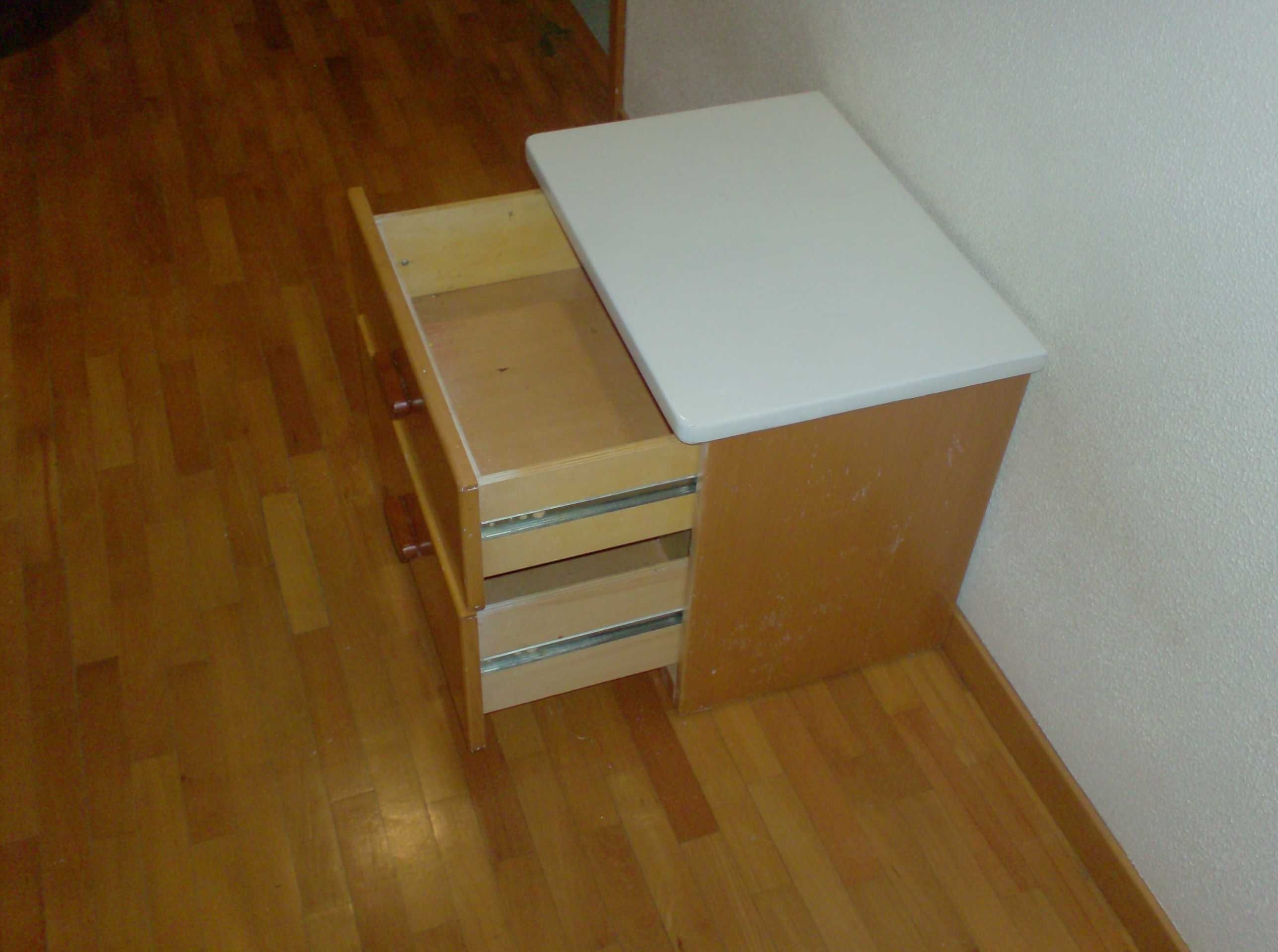 Mesa de cabeceira