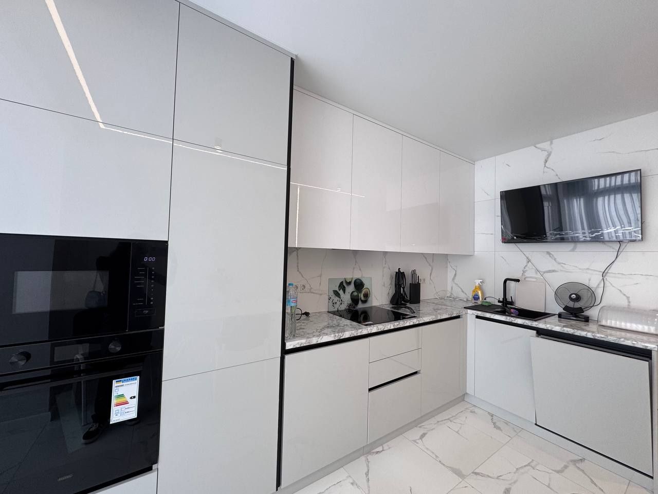 Продаж 1-кімнатної квартири з ремонтом та меблями в центрі