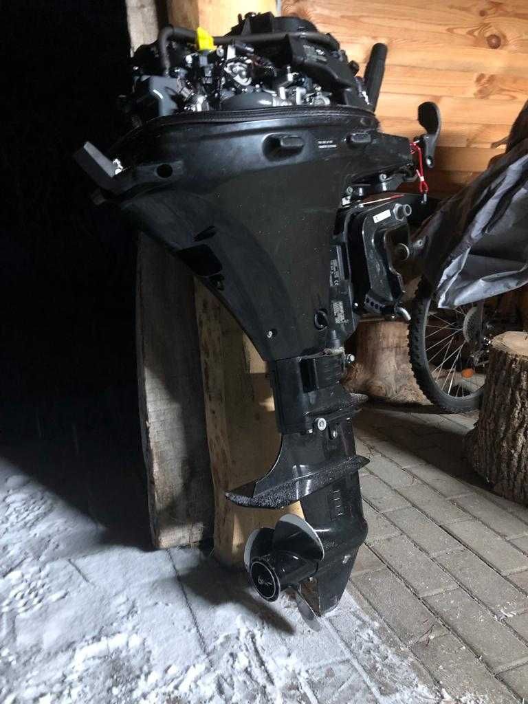 silnik zaburtowy (podobny ale nie honda yamaha mercury) suzuki 20KM