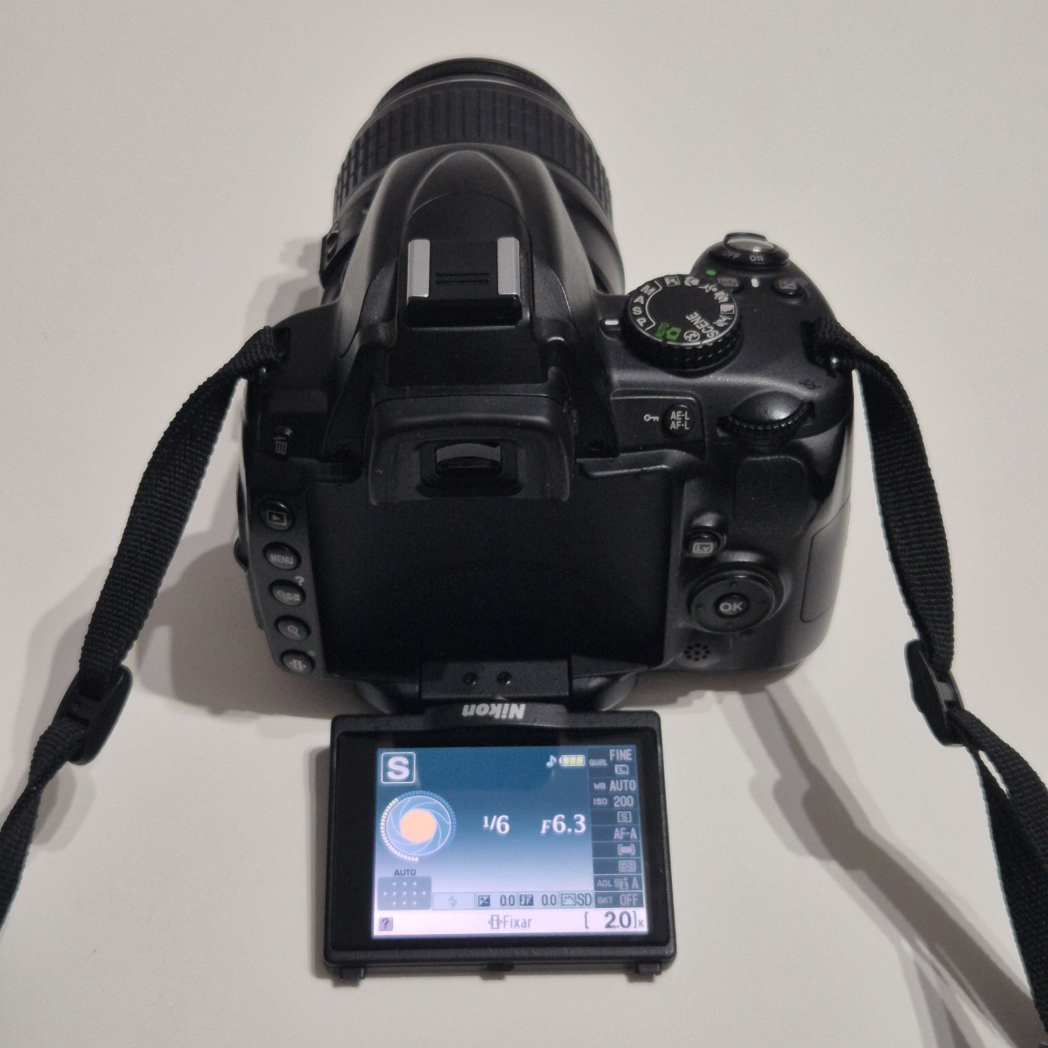 Nikon D5000 + Nikon 18-55mm GII