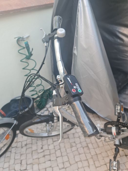 Bicicleta eléctrica dobrável