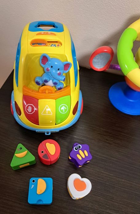 Книжечка з віршиками, руль та машинки