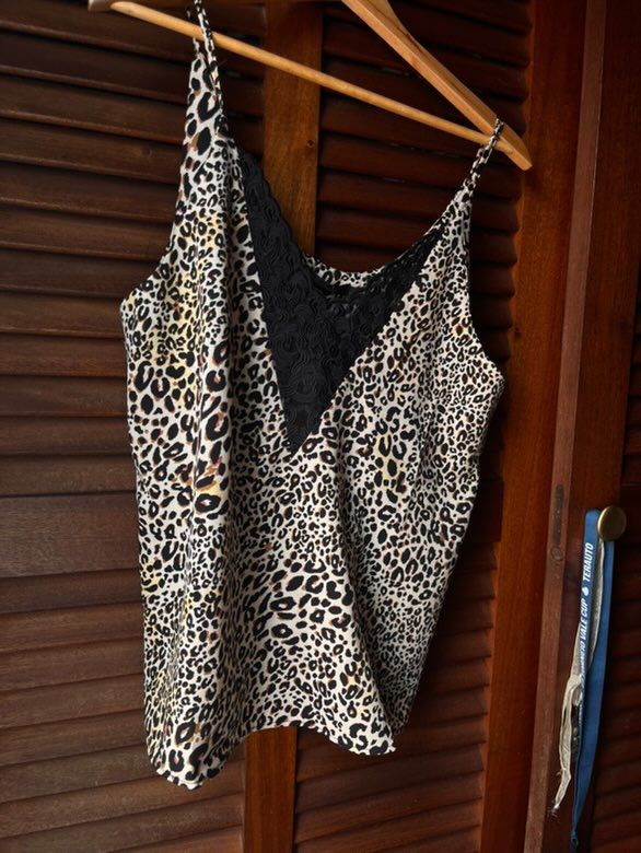 blusa tigresa com amarelo