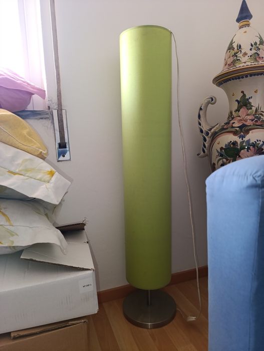 Candeeiro de pé alto