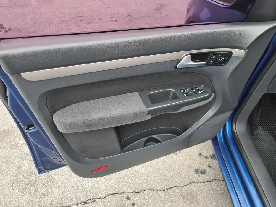 VW touran 1.6 mpi +газ добрий стан