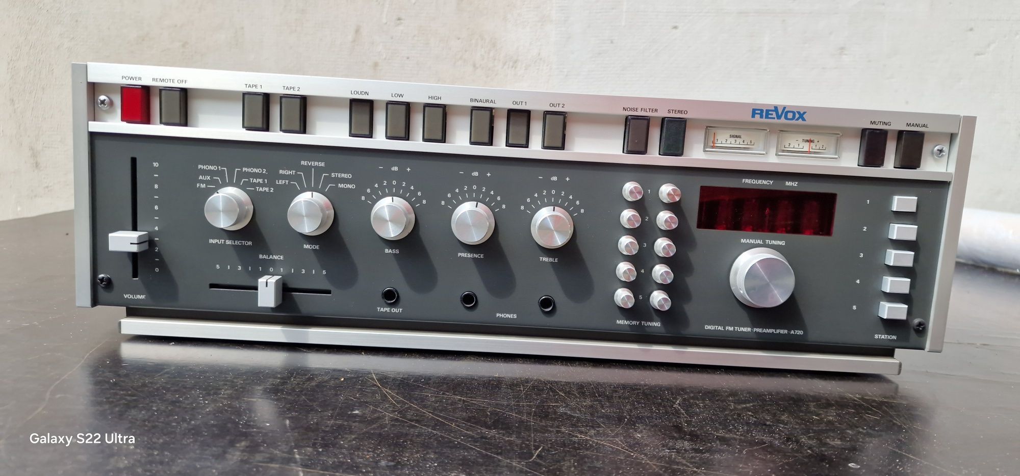 Revox a720 przedwzmacniacz z tunerem