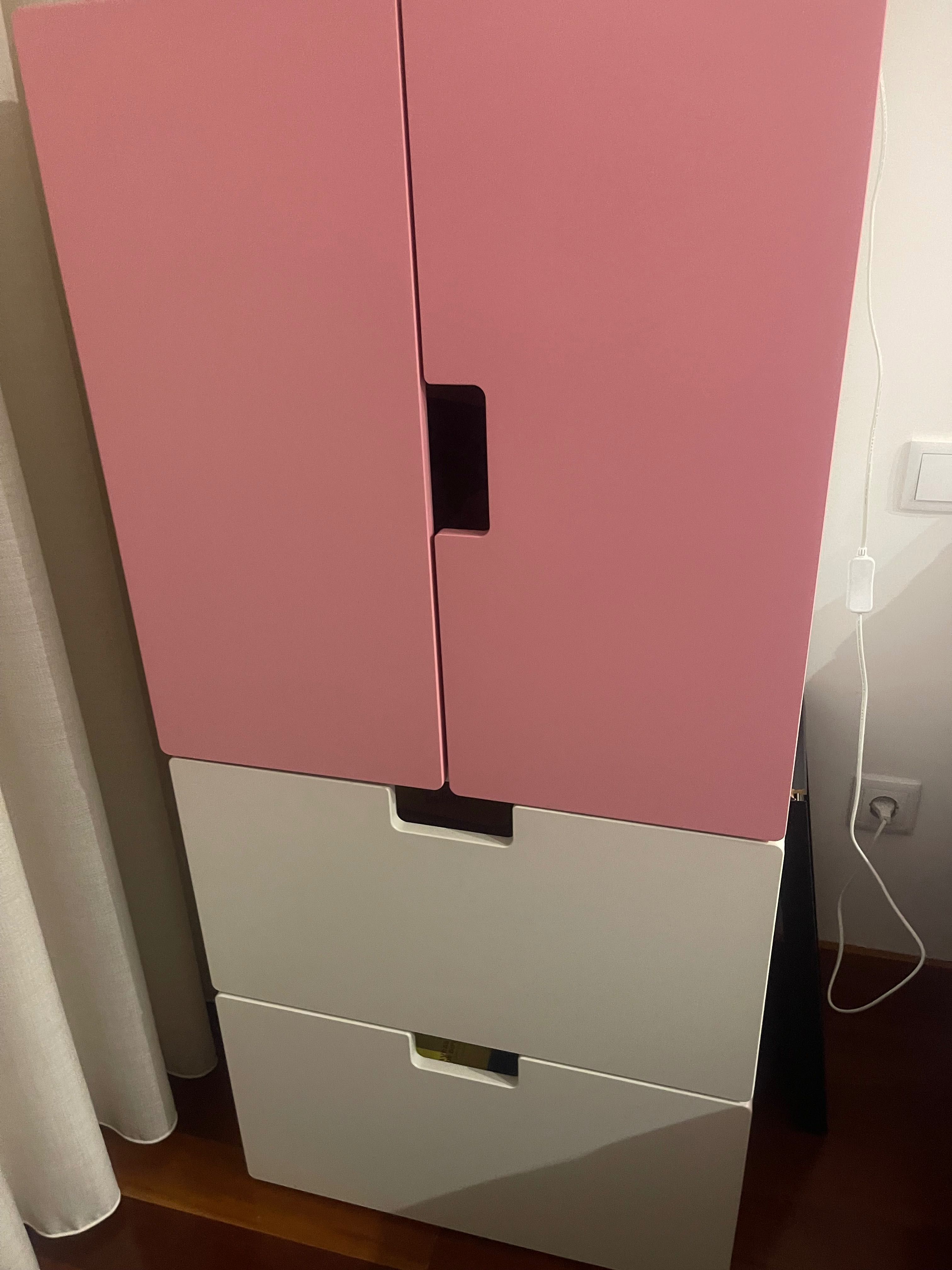 Roupeiro ikea cor de rosa