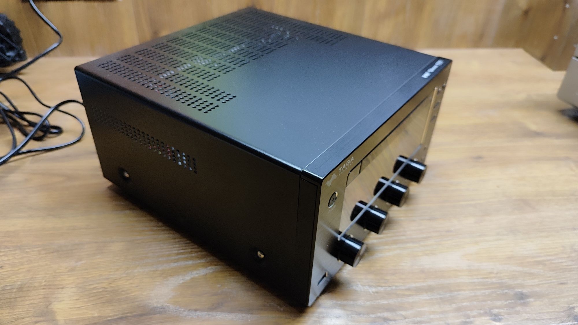 Taga Harmony HTR-1000CD v 2 hybrid stereo wzmacniacz amplituner